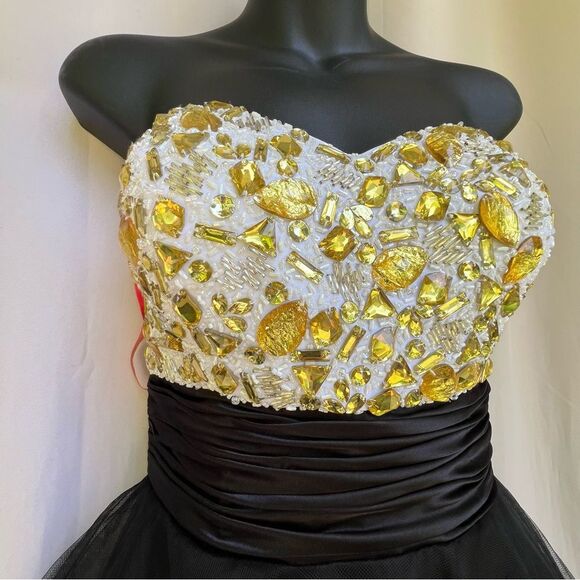 Flirt by Maggie Sottero NWT formal dress 🔥 white and gold beaded bodice 🔥 SZ 6 - Picture 2 of 12